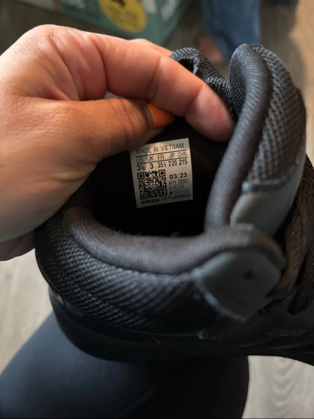 adidas Black Lace-Up High-Top Sneakers BOYS 3.5 - Picture 2 of 5